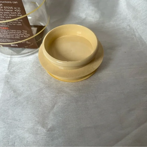 Vintage Pyrex 24oz Store‎ N Pour glass storage juice / Milk / liquid container - Picture 7 of 8